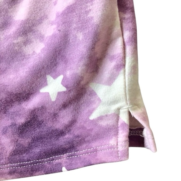 WILDFOX Soft Lounge Shorts in Shades of White and Purple ‘Tie Dye Stars’ - Picture 5 of 12